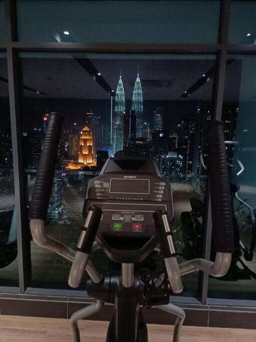 Appartement C14B Modern Infinity Pool Klcc Balcony View à Kuala Lumpur Extérieur photo