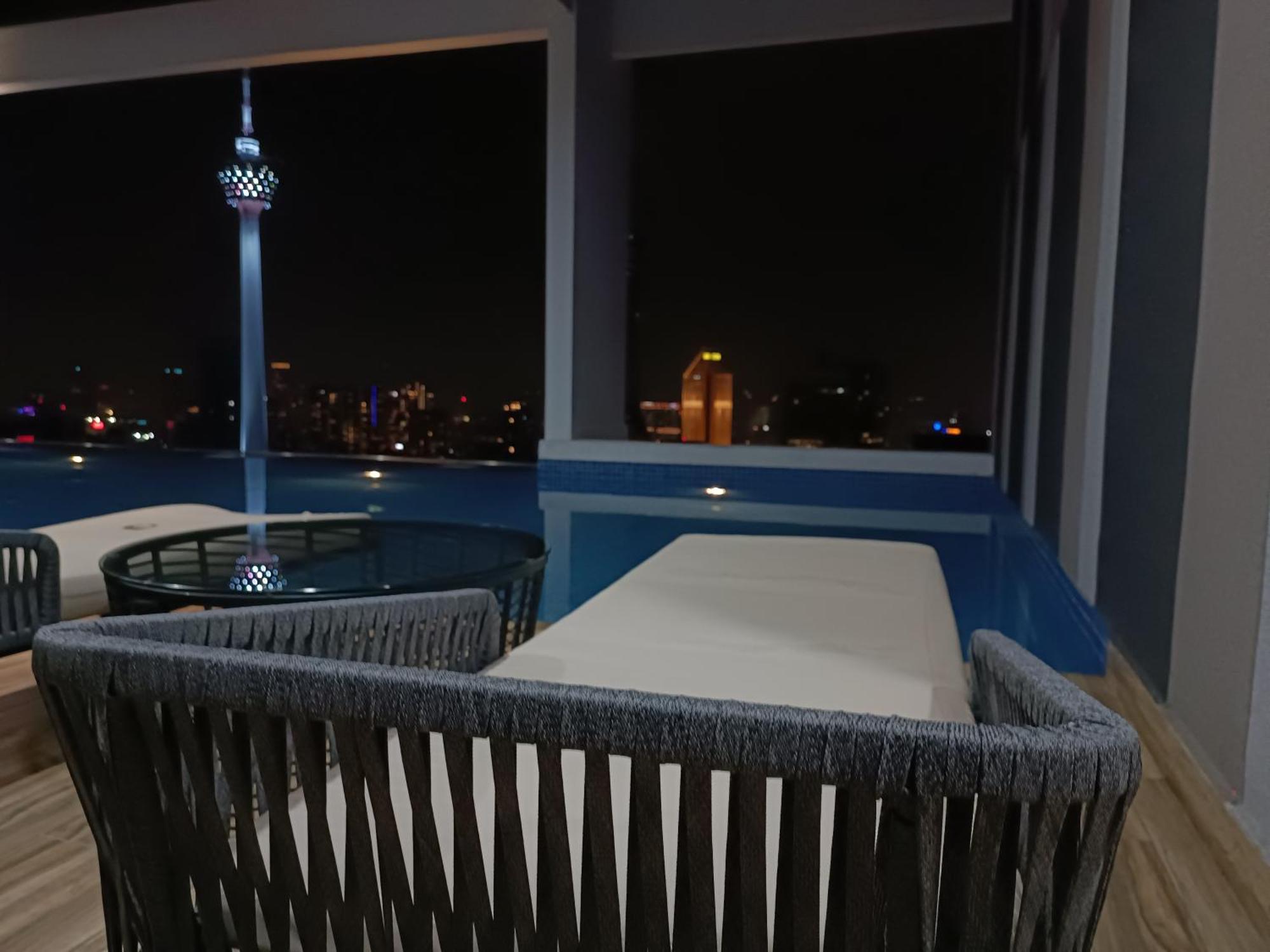 Appartement C14B Modern Infinity Pool Klcc Balcony View à Kuala Lumpur Extérieur photo