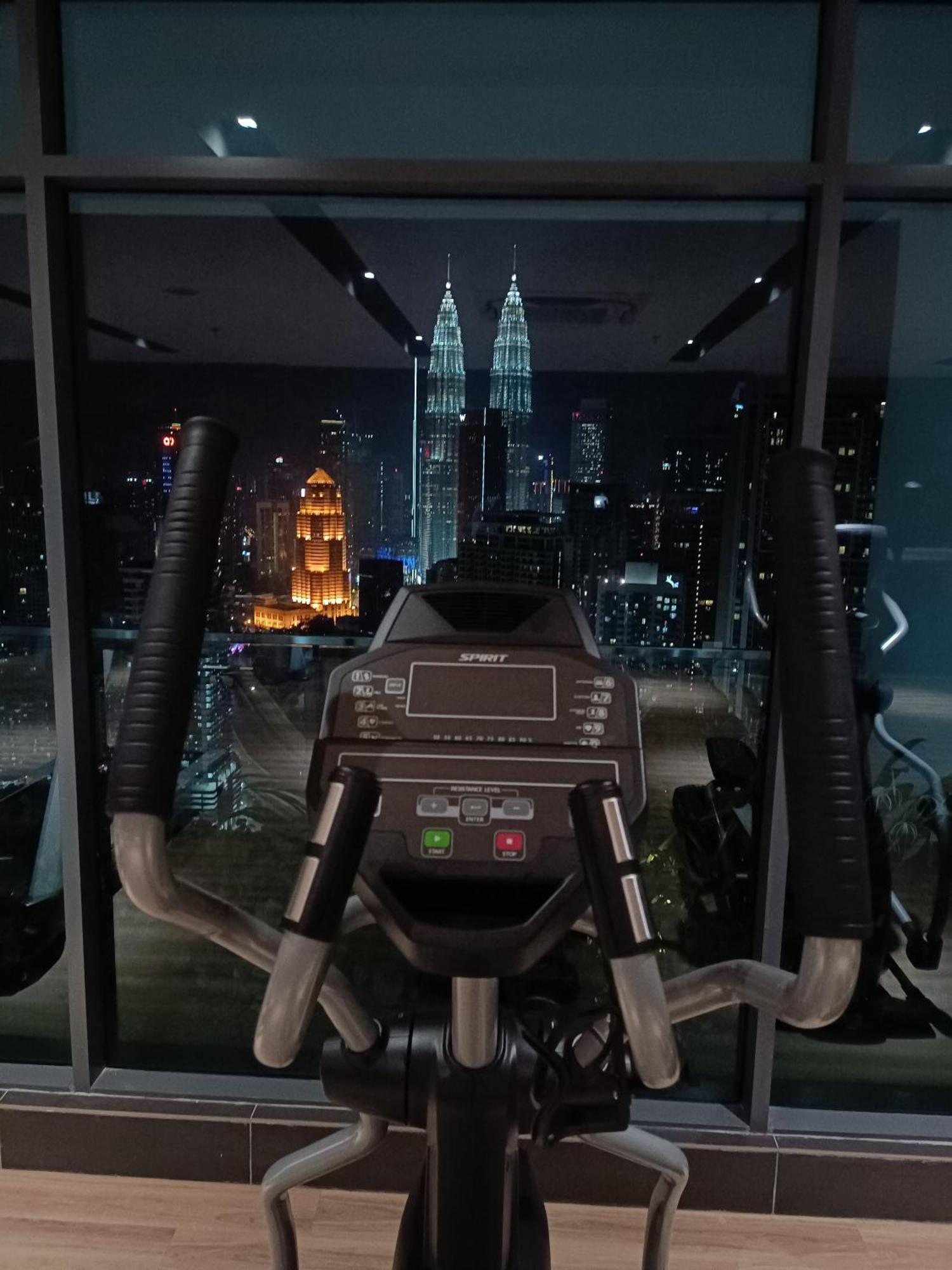 Appartement C14B Modern Infinity Pool Klcc Balcony View à Kuala Lumpur Extérieur photo