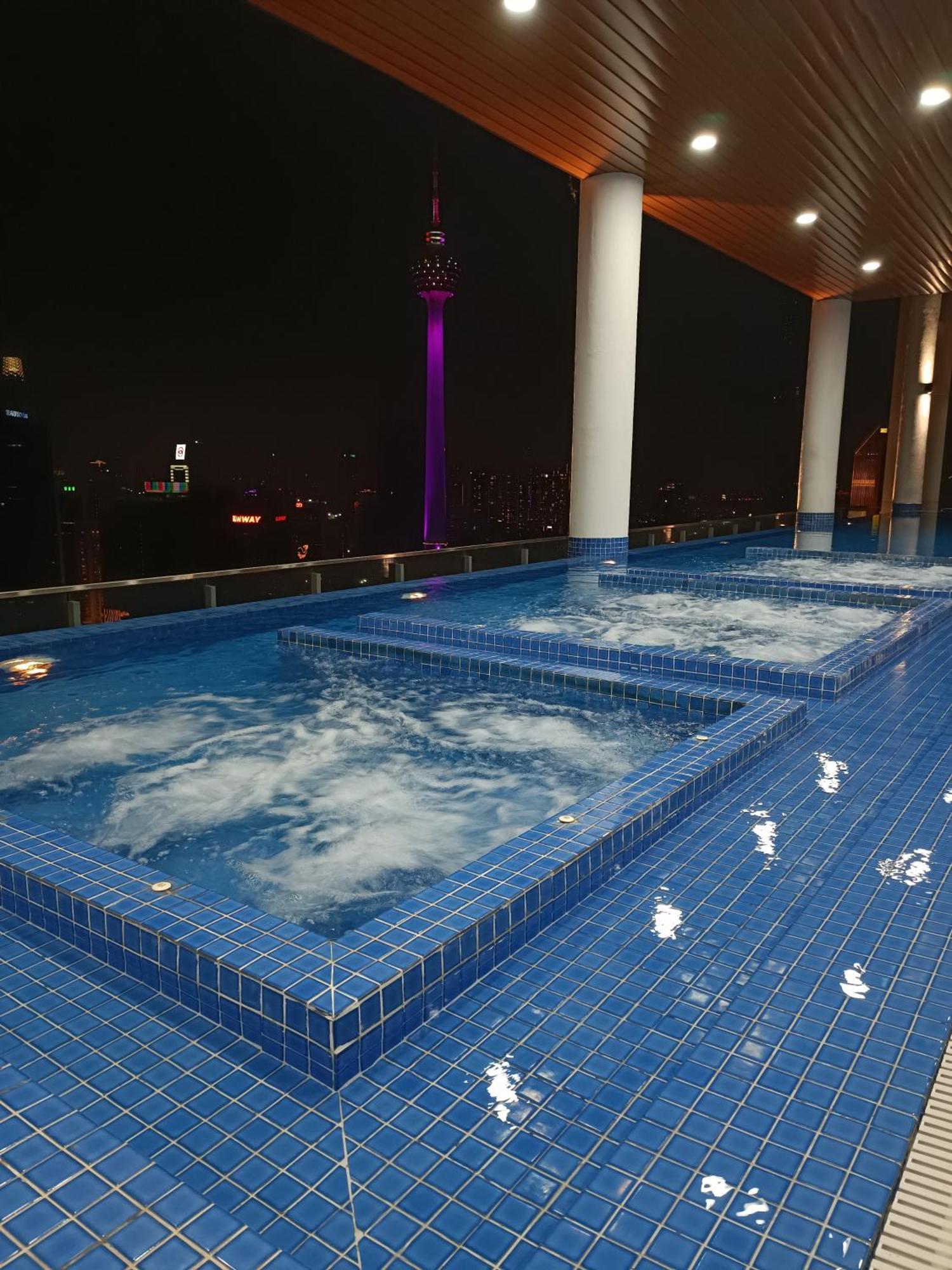 Appartement C14B Modern Infinity Pool Klcc Balcony View à Kuala Lumpur Extérieur photo