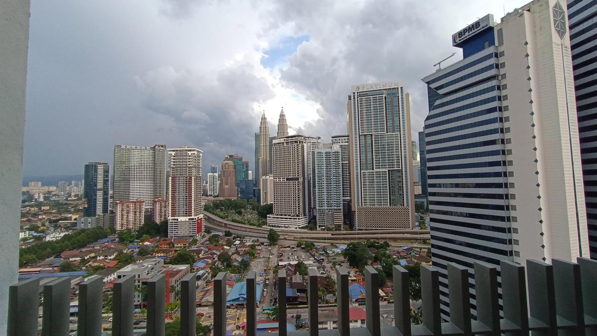 Appartement C14B Modern Infinity Pool Klcc Balcony View à Kuala Lumpur Extérieur photo